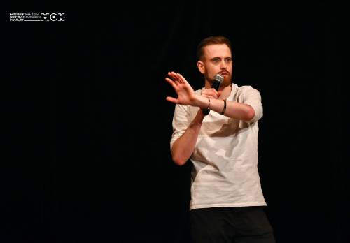 Na zdjęciu stand-up w MCK Tkacz